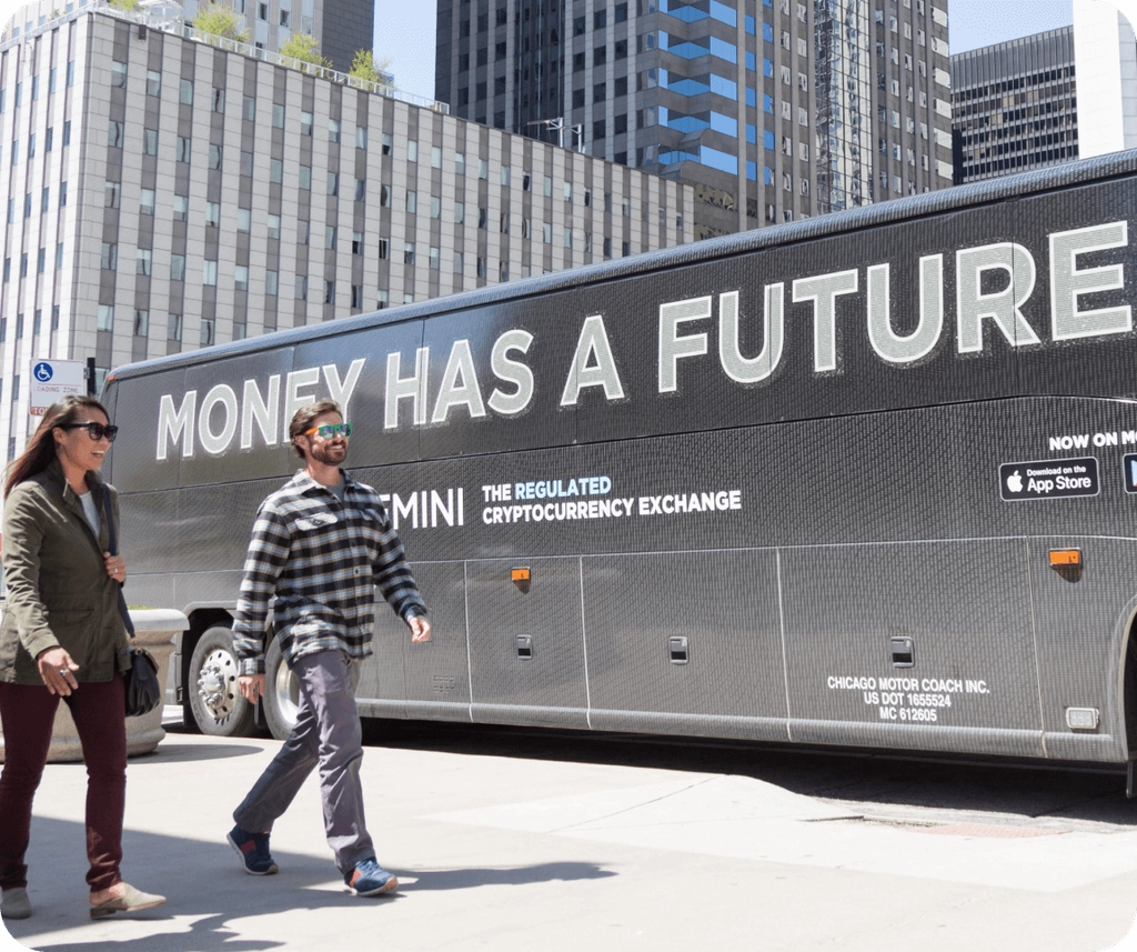 Autobus con il testo di marketing di Gemini: "Il denaro ha un futuro"